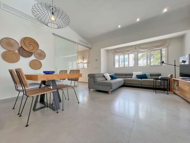 5 Zimmer Villa zu verkaufen in Centro Urbano, Dénia mit Pool - 899.000 € (Ref: 9822703)