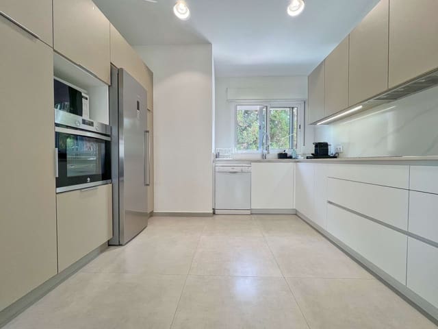 5 Zimmer Villa zu verkaufen in Centro Urbano, Dénia mit Pool - 899.000 € (Ref: 9822703)