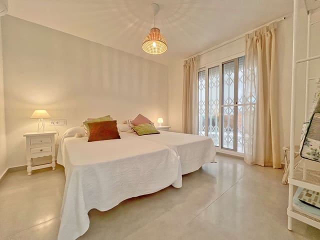 5 Zimmer Villa zu verkaufen in Centro Urbano, Dénia mit Pool - 899.000 € (Ref: 9822703)