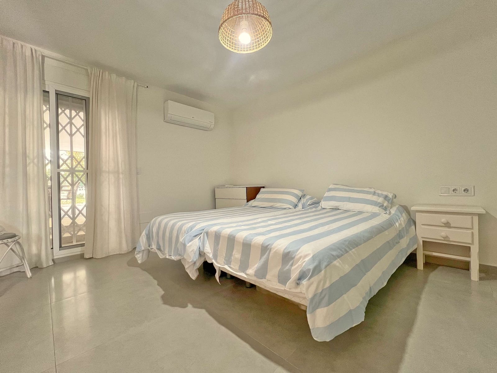 5 Zimmer Villa zu verkaufen in Denia mit Pool - 899.000 € (Ref: 9822703)