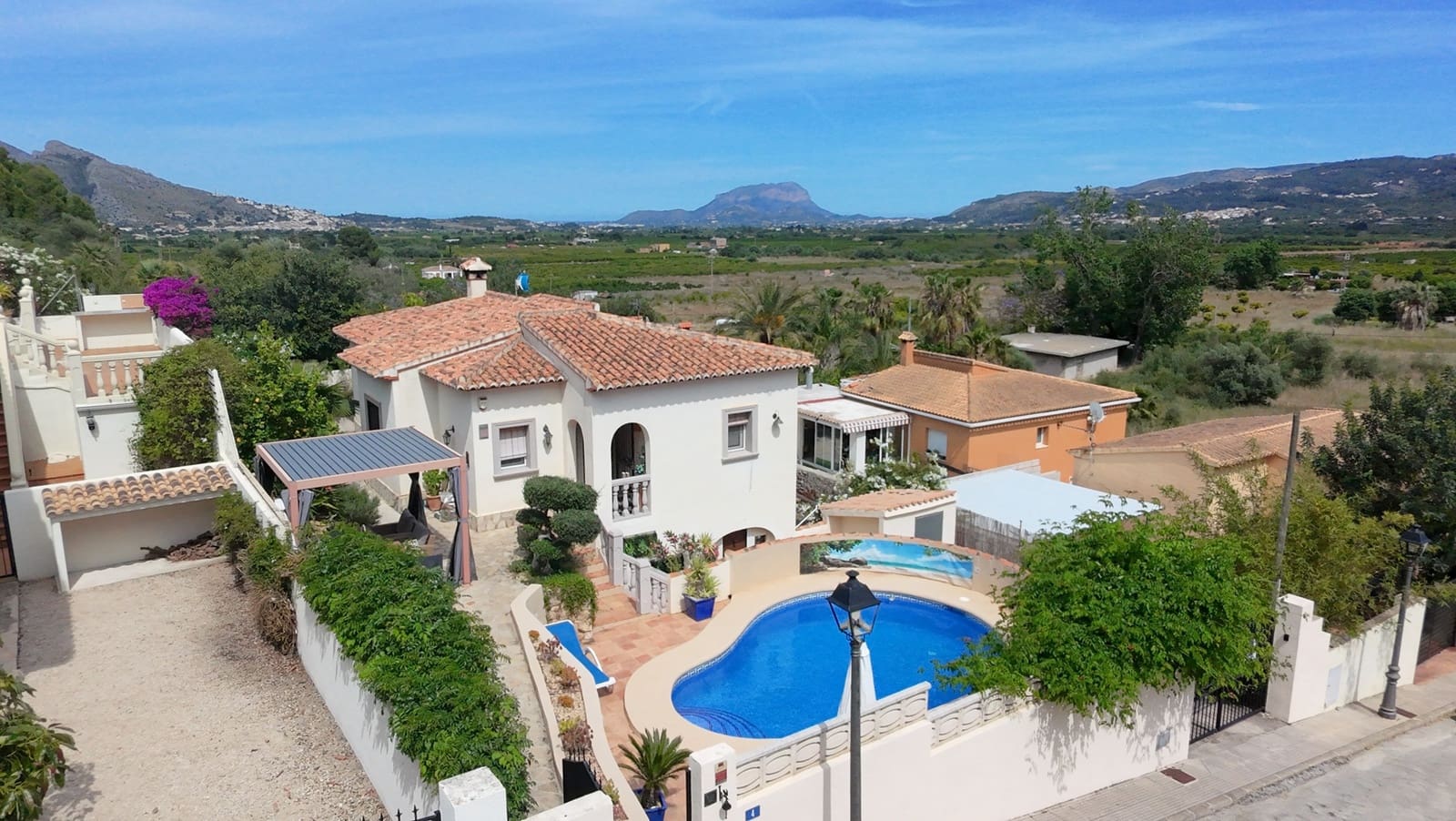 3 quarto Moradia para venda em Tormos com piscina - 385 000 € (Ref: 9846151)