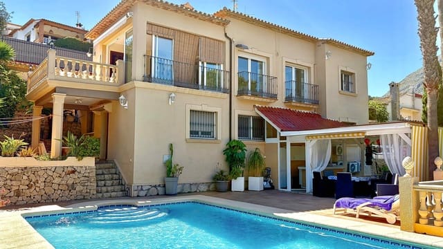 7 makuuhuone Huvila myytävänä paikassa Centro Urbano, Dénia mukana uima-altaan - 840 000 € (Ref: 9859906)