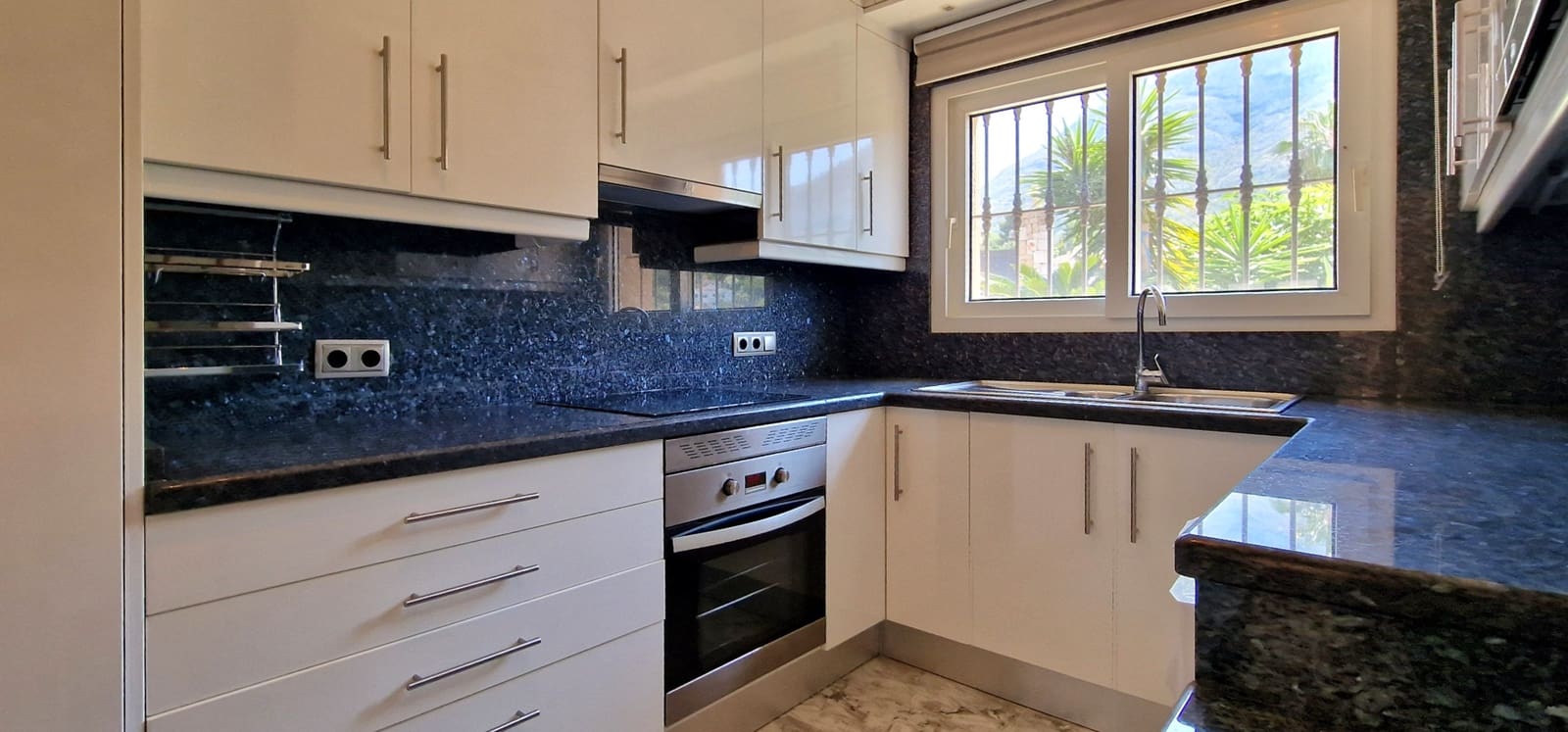 Chalet de 7 habitaciones en Dénia en venta con piscina - 840.000 € (Ref: 9859906)