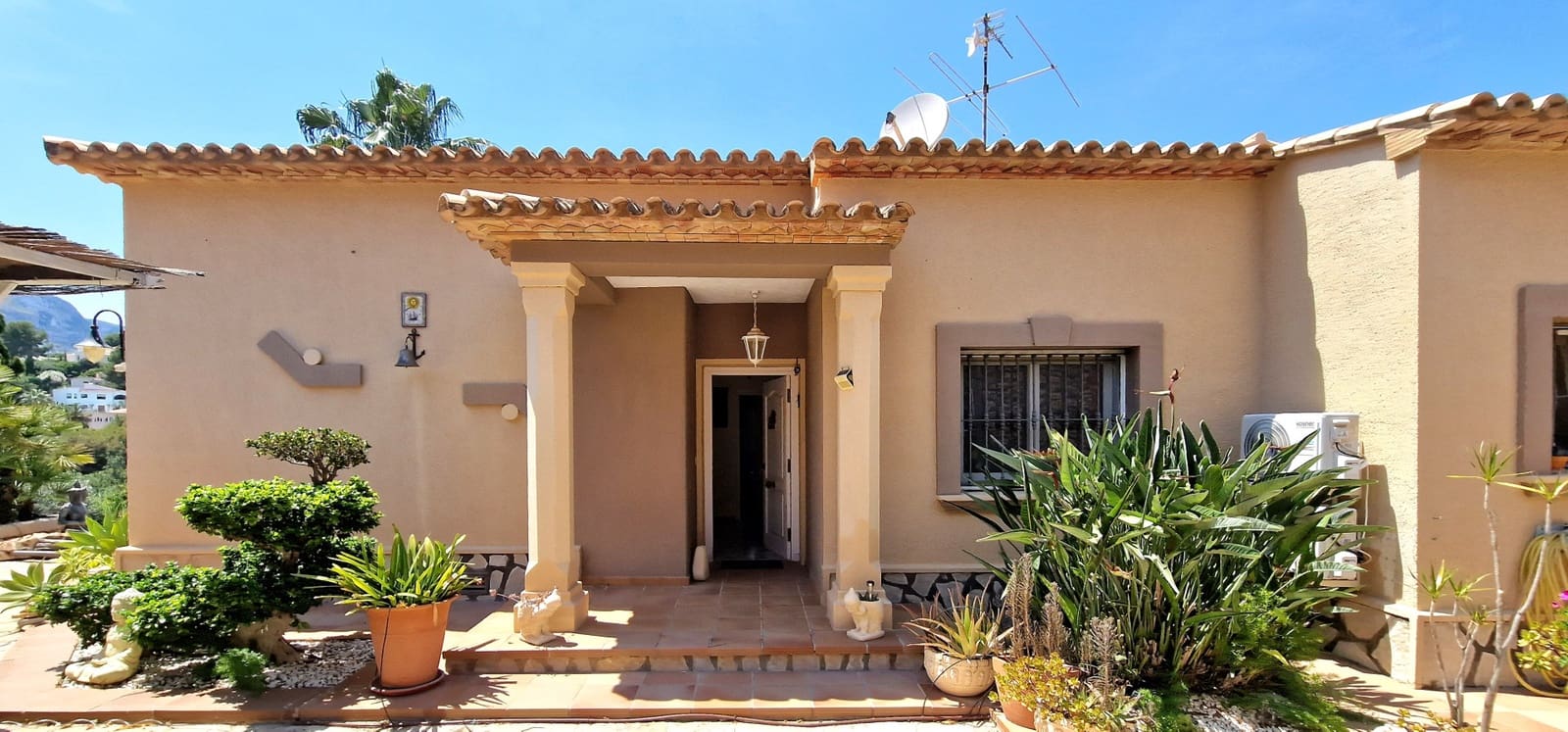 Chalet de 7 habitaciones en Dénia en venta con piscina - 840.000 € (Ref: 9859906)