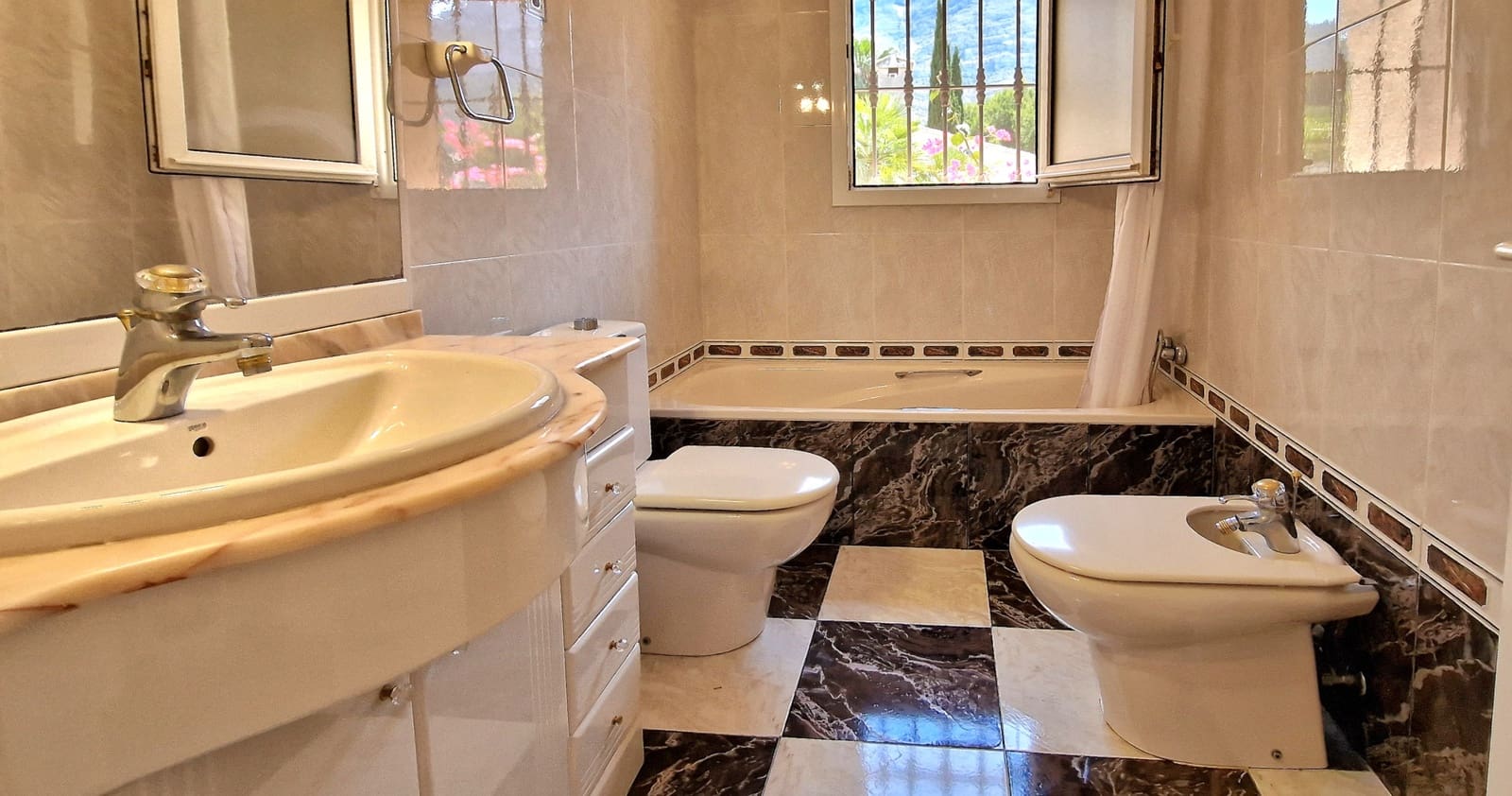 Chalet de 7 habitaciones en Dénia en venta con piscina - 840.000 € (Ref: 9859906)