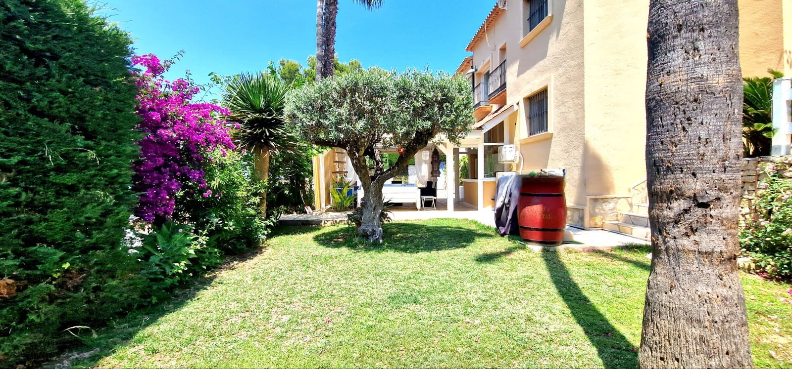 Chalet de 7 habitaciones en Dénia en venta con piscina - 840.000 € (Ref: 9859906)