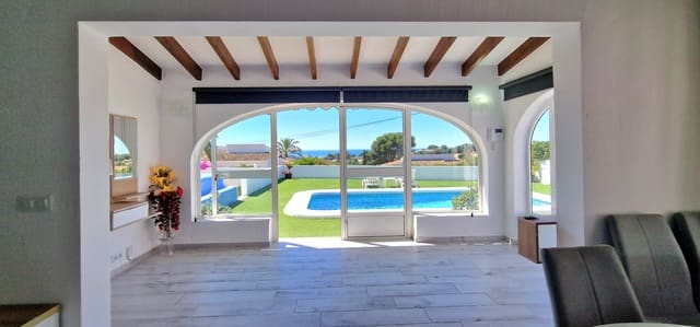 3 slaapkamer Villa te koop in Casco Urbano, Teulada-Moraira met zwembad - € 850.000 (Ref: 9861797)