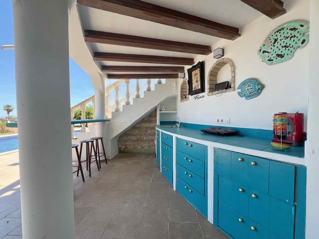 Chalet de 4 habitaciones en Centro Urbano, Dénia en venta con piscina - 895.000 € (Ref: 9861800)