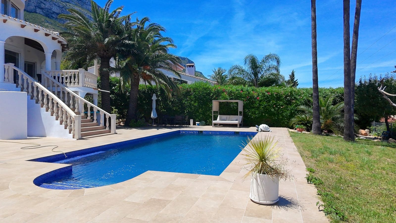 Chalet de 4 habitaciones en Dénia en venta con piscina - 895.000 € (Ref: 9861800)