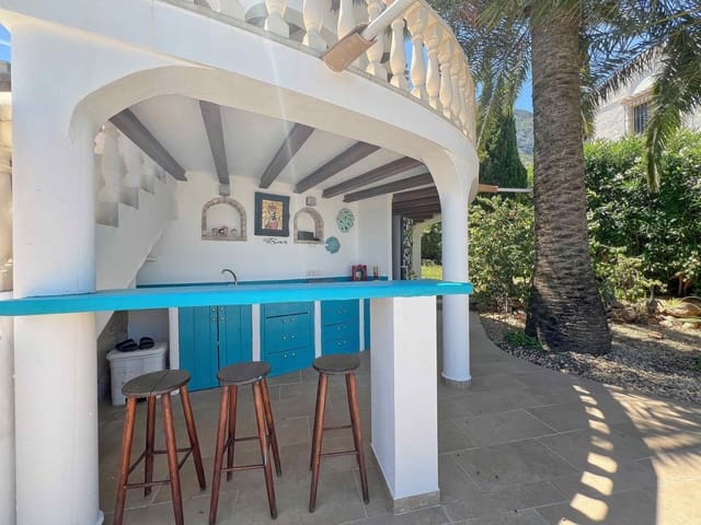 Chalet de 4 habitaciones en Centro Urbano, Dénia en venta con piscina - 895.000 € (Ref: 9861800)