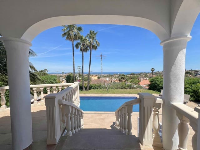 Chalet de 4 habitaciones en Centro Urbano, Dénia en venta con piscina - 895.000 € (Ref: 9861800)