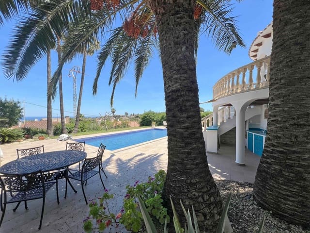 Chalet de 4 habitaciones en Centro Urbano, Dénia en venta con piscina - 895.000 € (Ref: 9861800)