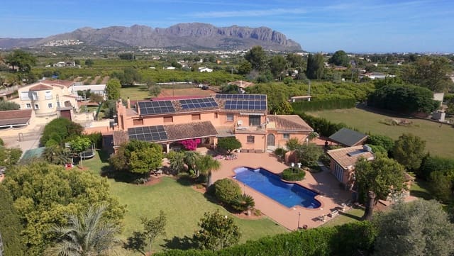 Chalet de 6 habitaciones en Pedreguer en venta con piscina - 975.000 € (Ref: 9865090)