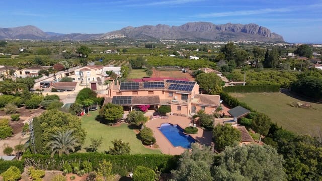 Chalet de 6 habitaciones en Pedreguer en venta con piscina - 975.000 € (Ref: 9865090)