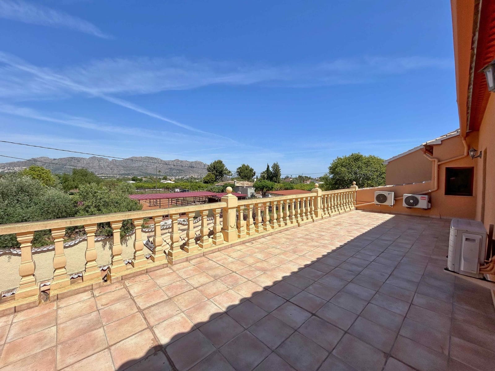 Chalet de 6 habitaciones en Pedreguer en venta con piscina - 975.000 € (Ref: 9865090)