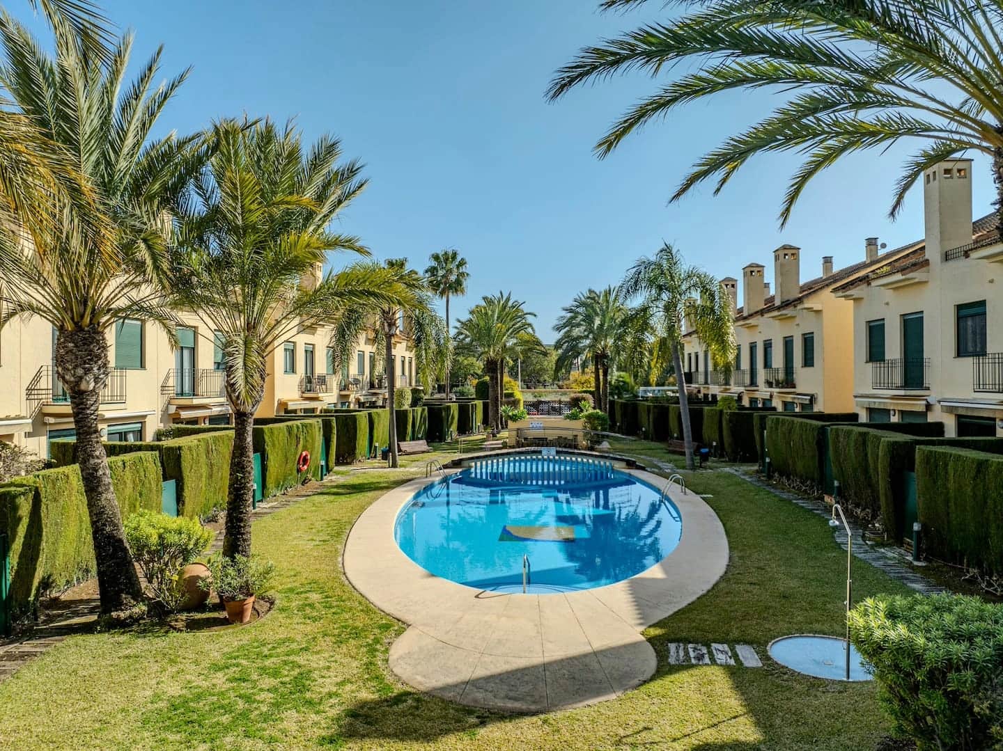 4 bedroom Townhouse for sale in Arenal with pool - € 575,000 (Ref: 9865092)