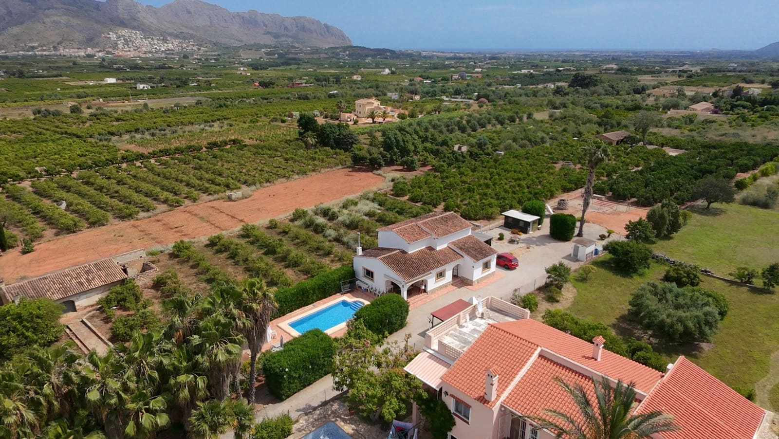 4 bedroom Villa for sale in Benidoleig with pool - € 575,000 (Ref: 9878443)