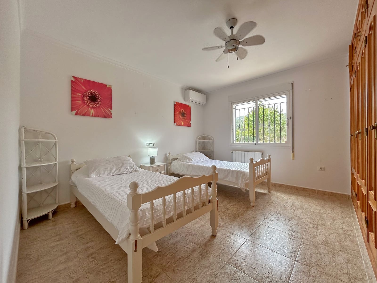 4 bedroom Villa for sale in Benidoleig with pool - € 575,000 (Ref: 9878443)