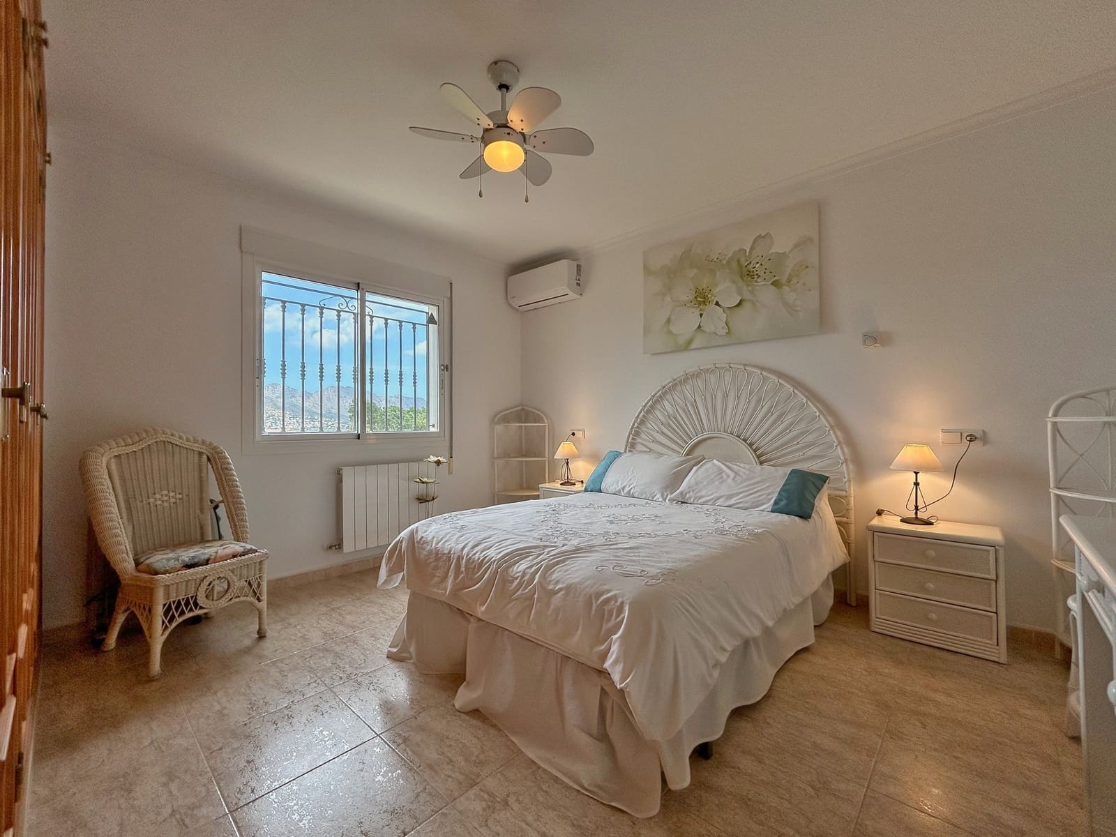 4 bedroom Villa for sale in Benidoleig with pool - € 575,000 (Ref: 9878443)