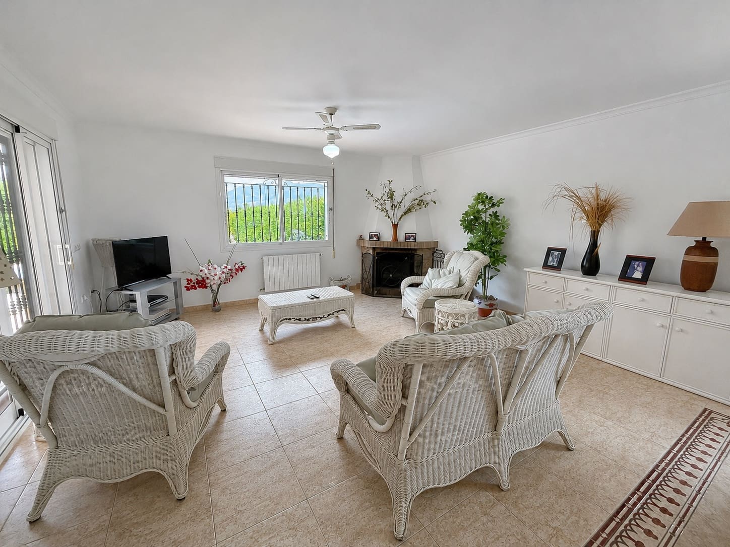 4 bedroom Villa for sale in Benidoleig with pool - € 575,000 (Ref: 9878443)