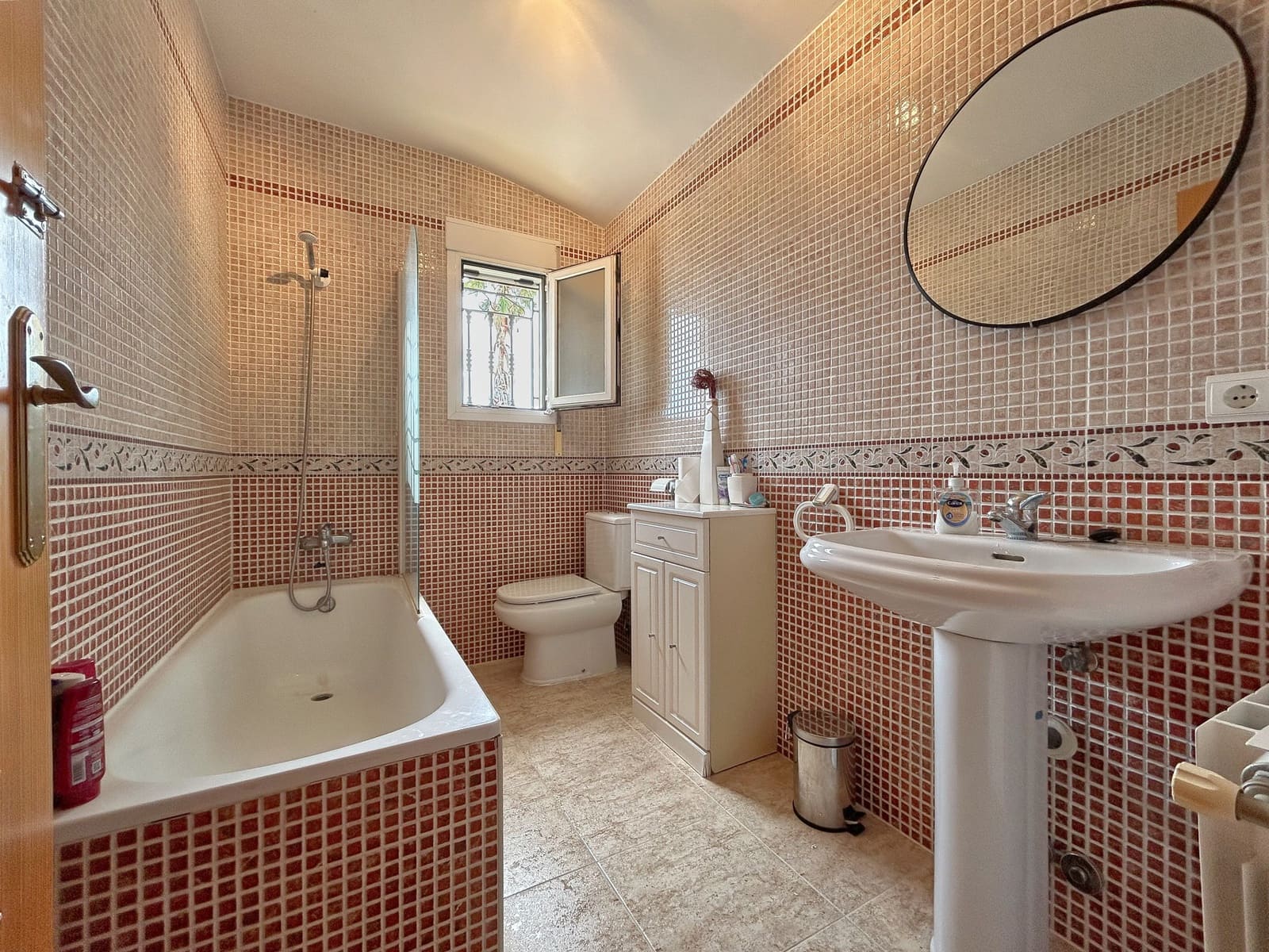 4 bedroom Villa for sale in Benidoleig with pool - € 575,000 (Ref: 9878443)