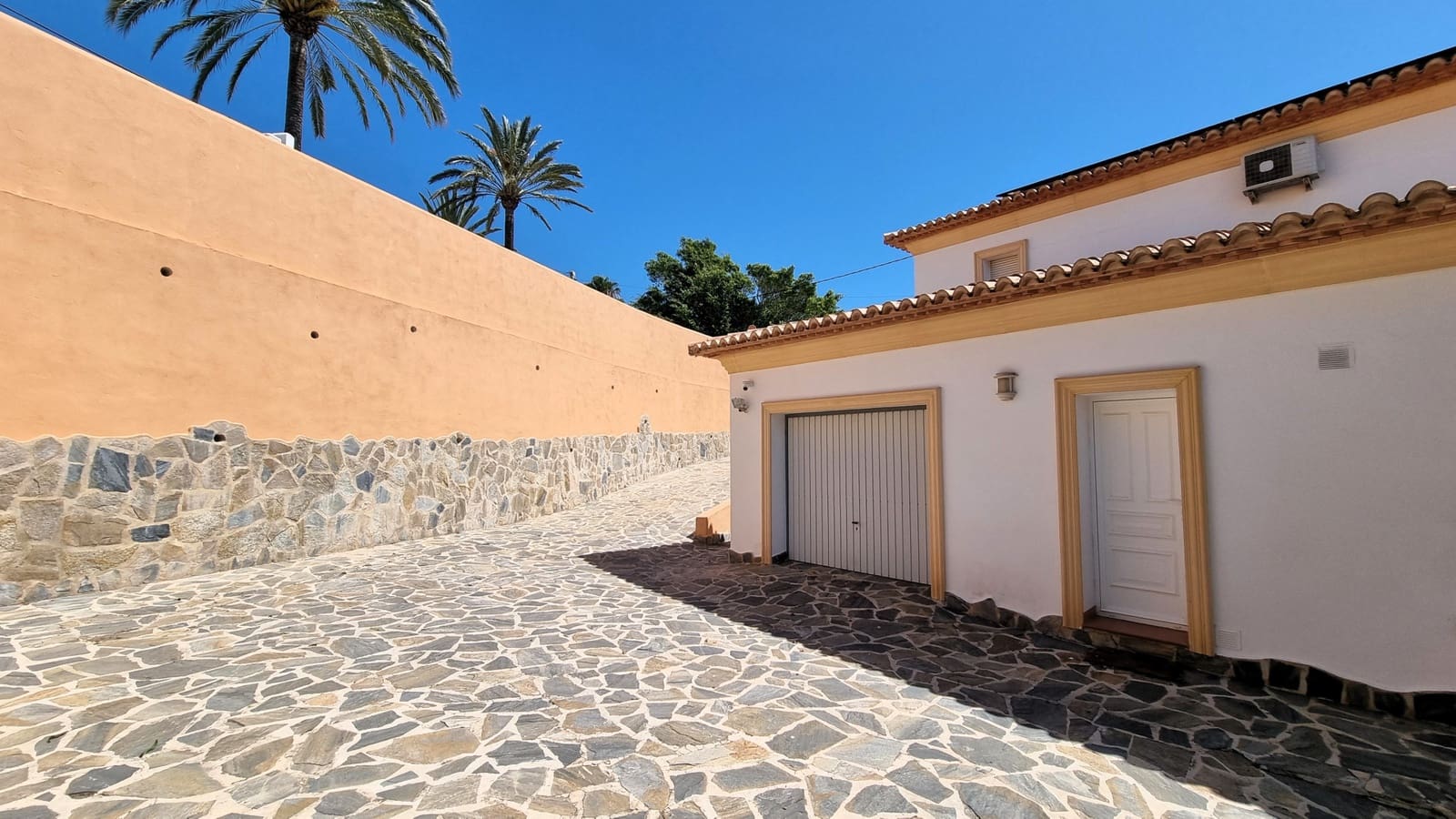 4 Zimmer Villa zu verkaufen in Teulada mit Pool - 1.565.000 € (Ref: 9891981)