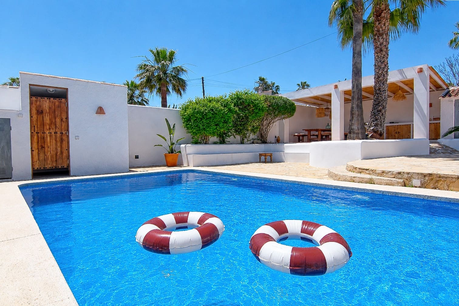 3 bedroom Villa for rent in Benitachell / Benitatxell with pool - € 2,300 (Ref: 9891983)
