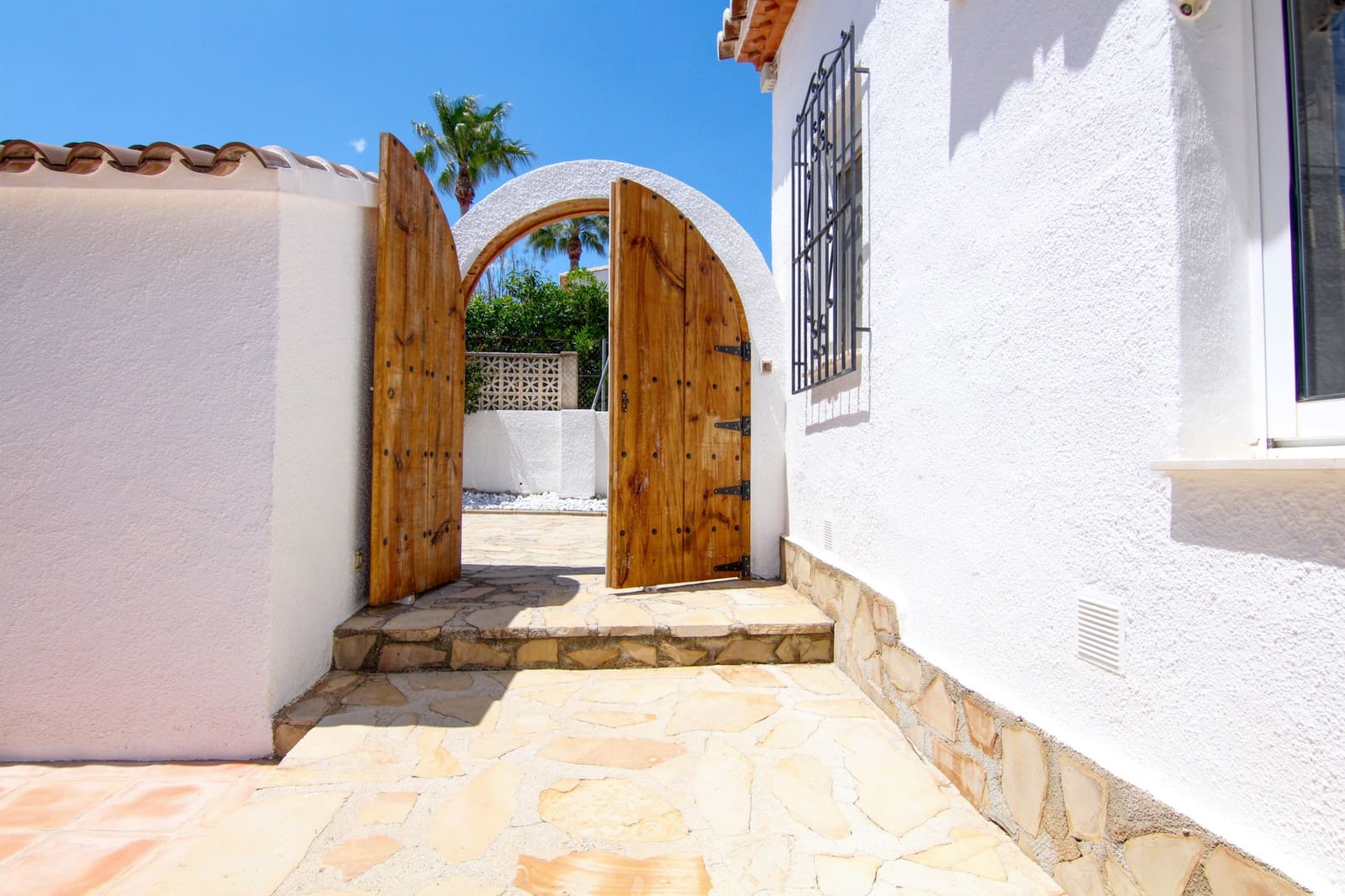 3 bedroom Villa for rent in Benitachell / Benitatxell with pool - € 2,300 (Ref: 9891983)