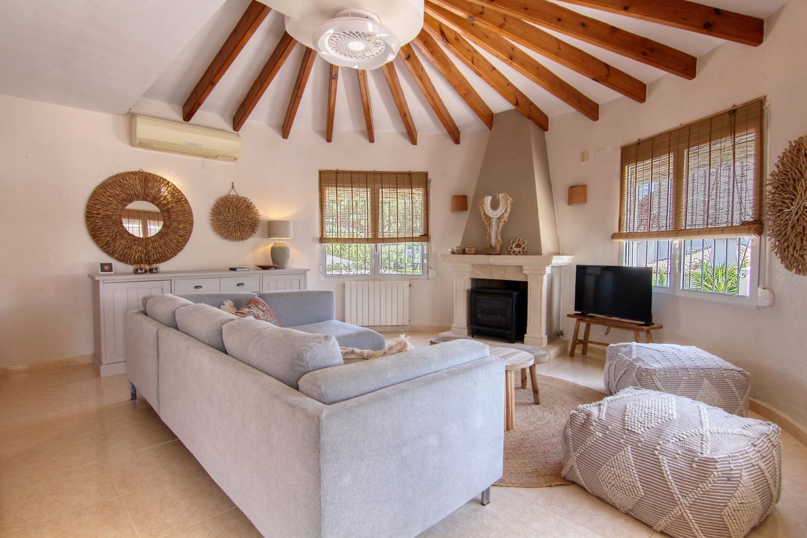 3 bedroom Villa for rent in Benitachell / Benitatxell with pool - € 2,300 (Ref: 9891983)