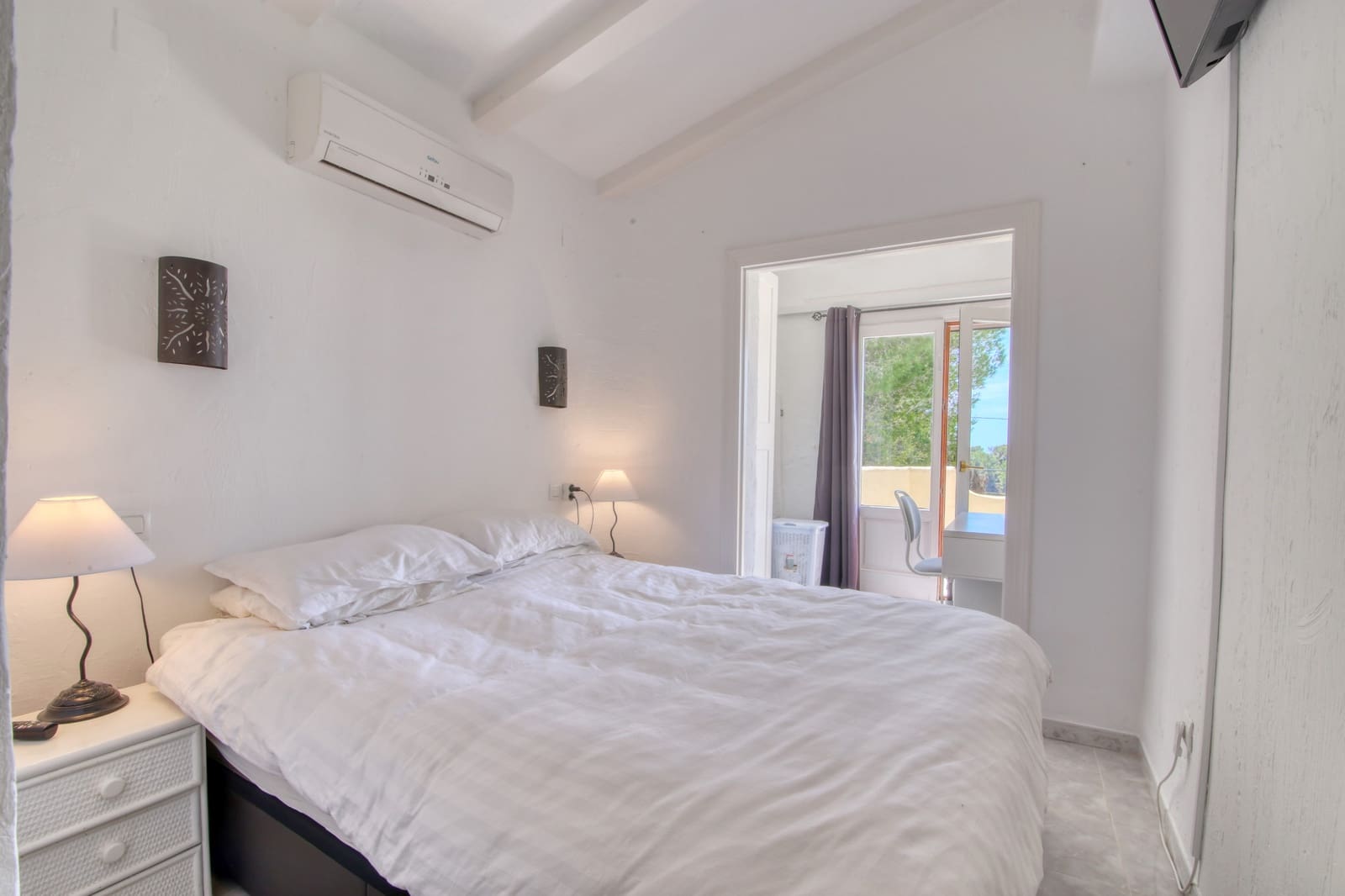 2 bedroom Villa for holiday rental in Teulada with pool - € 338 (Ref: 9891984)