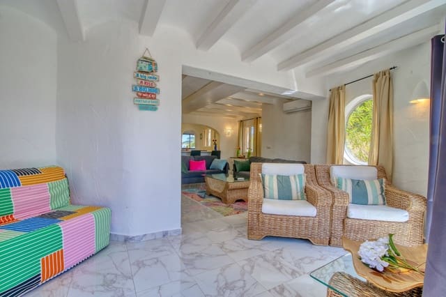 2 soverom Villa til salgs i Teulada Pueblo, Teulada-Moraira med svømmebasseng - € 338 (Ref: 9891984)
