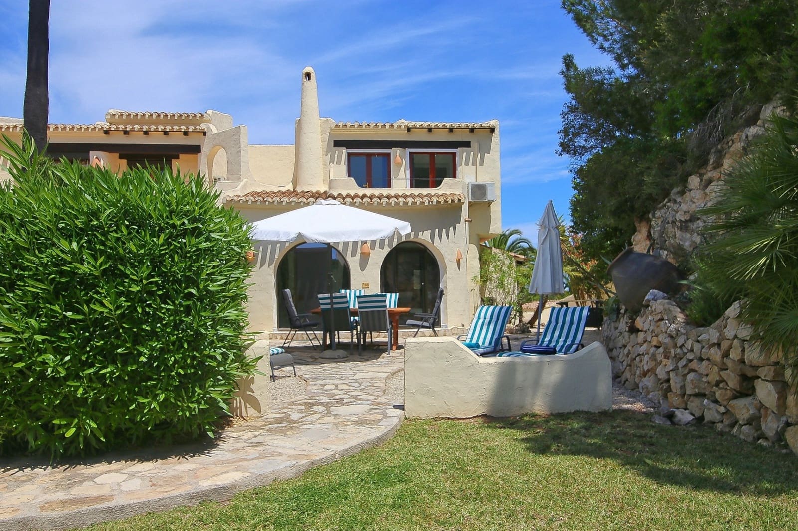 2 bedroom Villa for holiday rental in Teulada with pool - € 338 (Ref: 9891984)