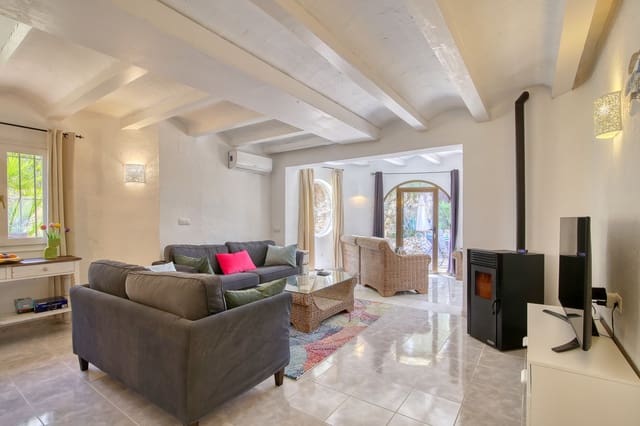 2 soverom Villa til salgs i Teulada Pueblo, Teulada-Moraira med svømmebasseng - € 338 (Ref: 9891984)