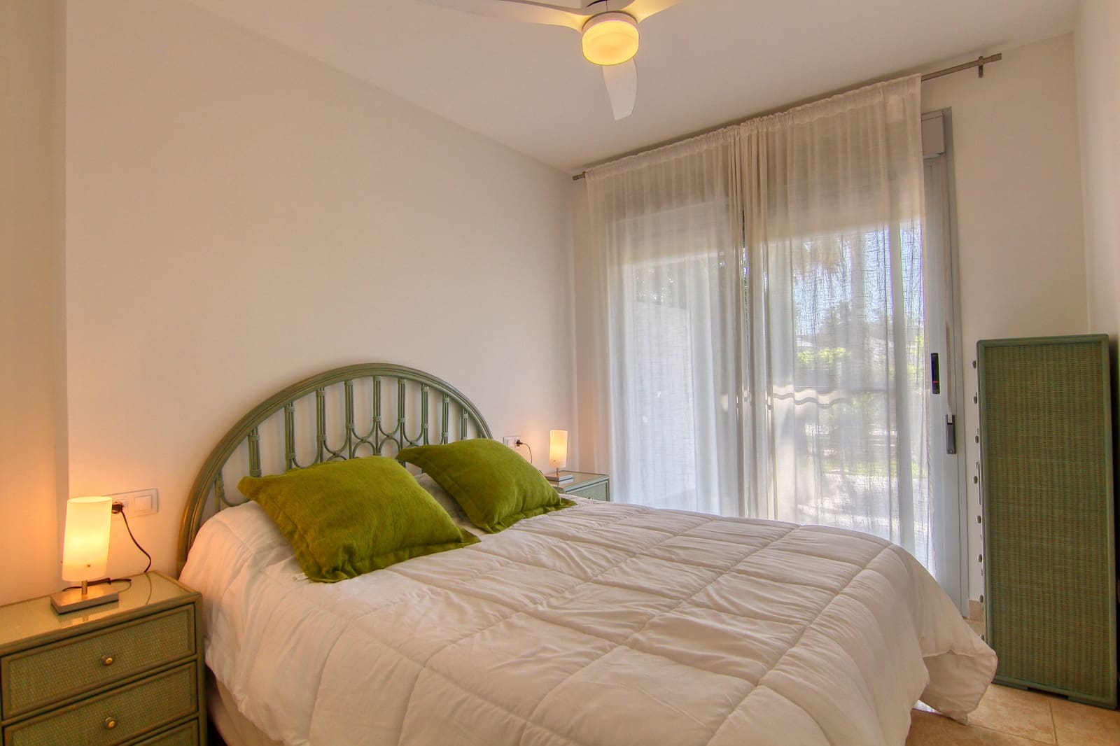 2 slaapkamer Appartement voor vakantieverhuur in Denia met zwembad - € 300 (Ref: 9891991)