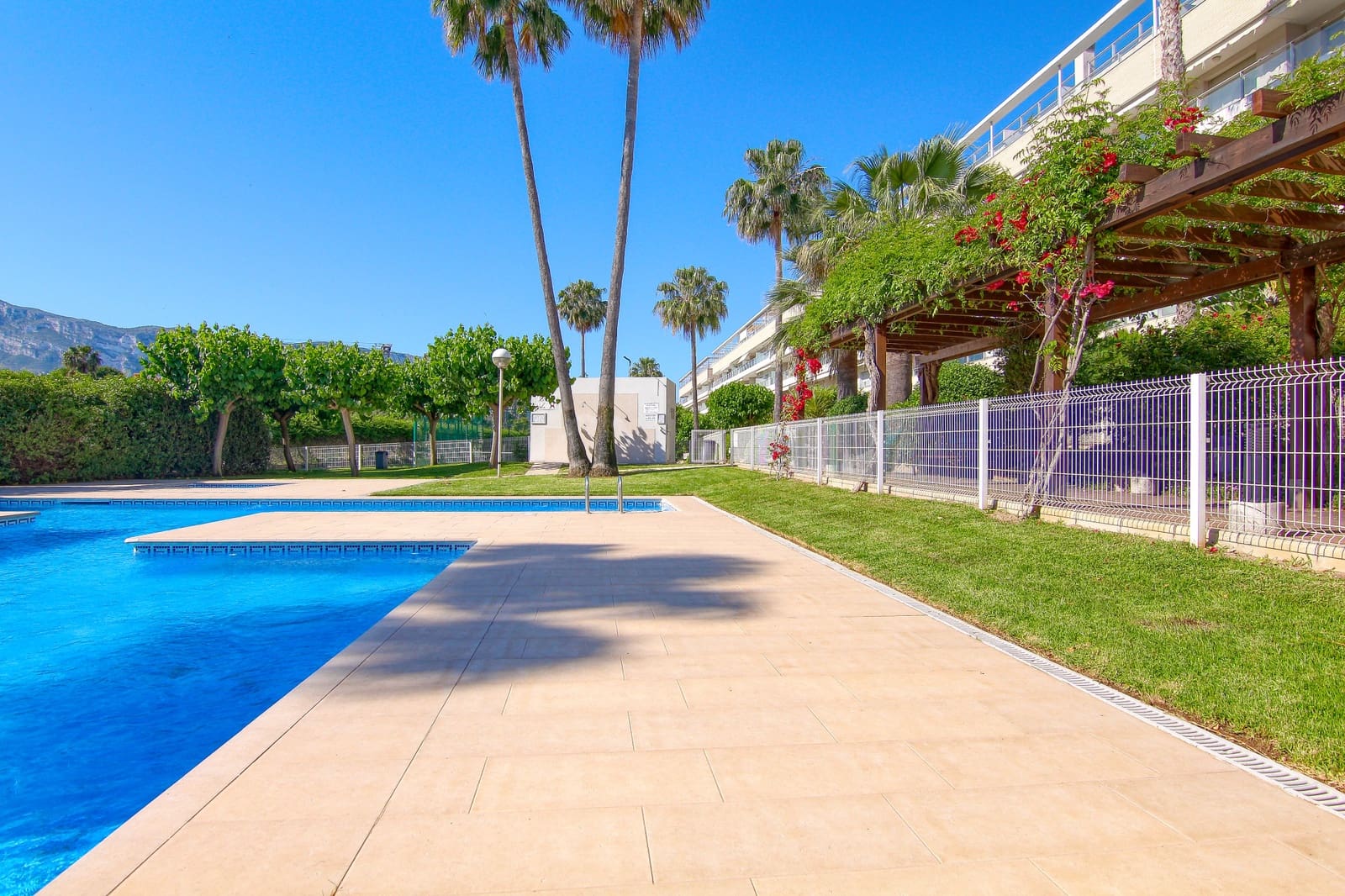 2 slaapkamer Appartement voor vakantieverhuur in Denia met zwembad - € 300 (Ref: 9891991)