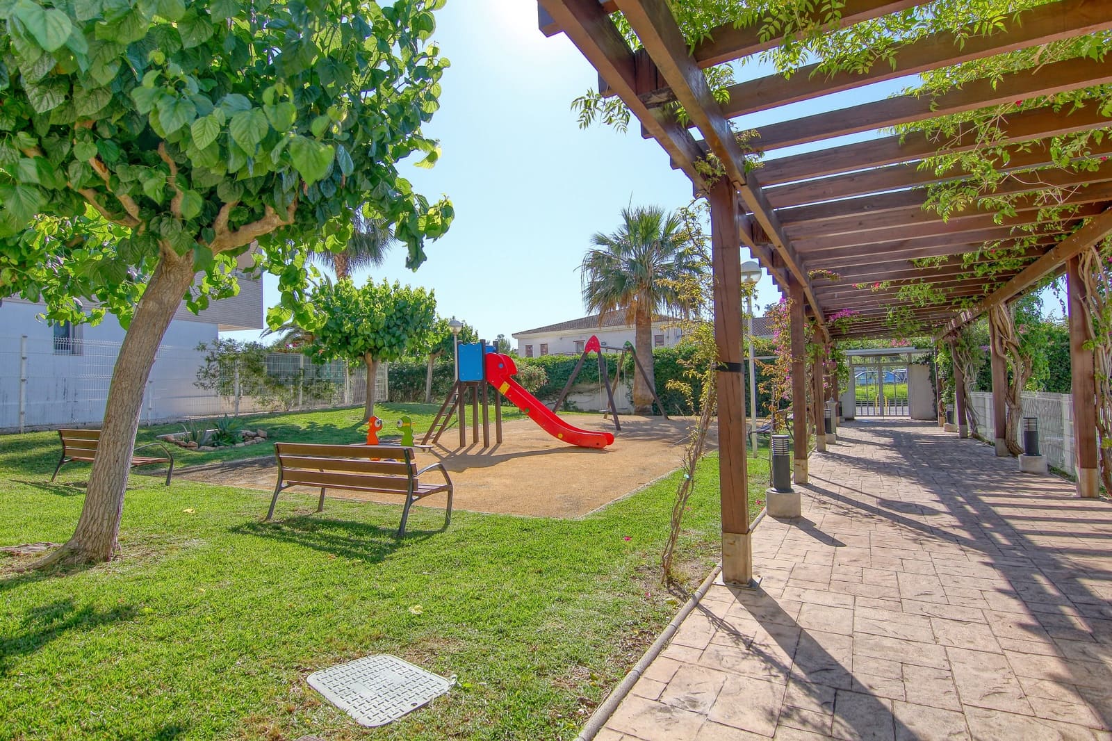 2 slaapkamer Appartement te huur in Denia met zwembad - € 1.200 (Ref: 9891992)