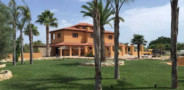 Chalet de 5 habitaciones en Pedreguer en venta con piscina - 2.495.000 € (Ref: 9904294)