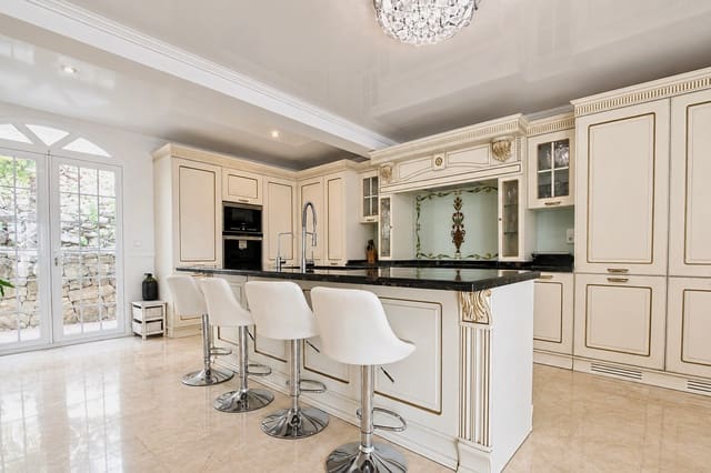 6 soveværelse Villa til salg i La Sella med swimmingpool - € 1.950.000 (Ref: 9921955)