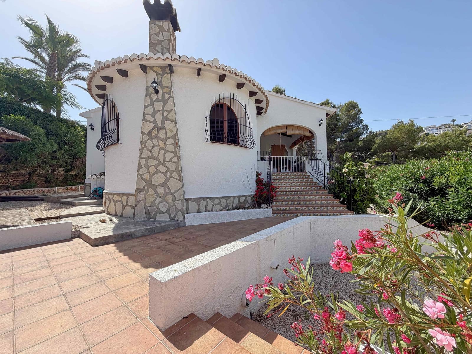 3 soveværelse Villa til salg i Javea / Xabia med swimmingpool - € 749.000 (Ref: 9921956)