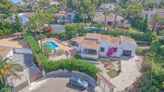 Chalet de 3 habitaciones en Javea / Xàbia en venta con piscina garaje - 749.000 € (Ref: 9921956)