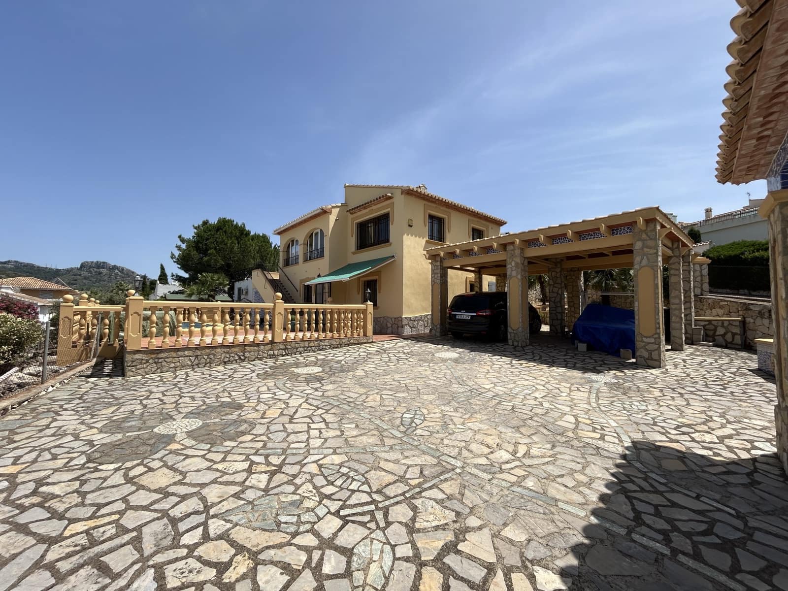 5 bedroom Villa for sale in Rafol de Almunia with pool - € 550,000 (Ref: 9927077)