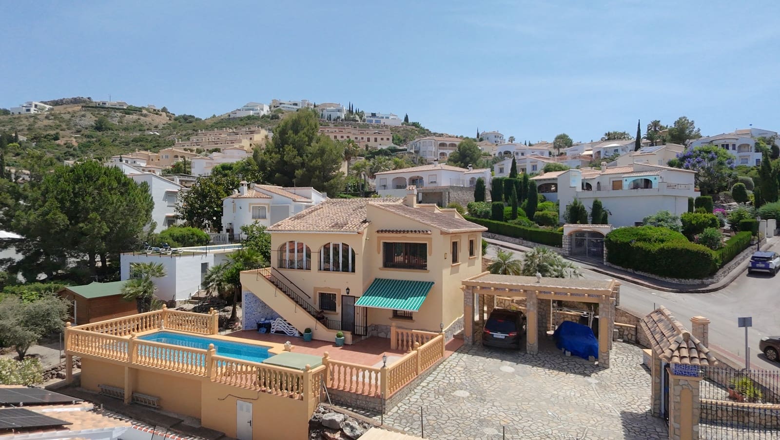 5 bedroom Villa for sale in Rafol de Almunia with pool - € 550,000 (Ref: 9927077)