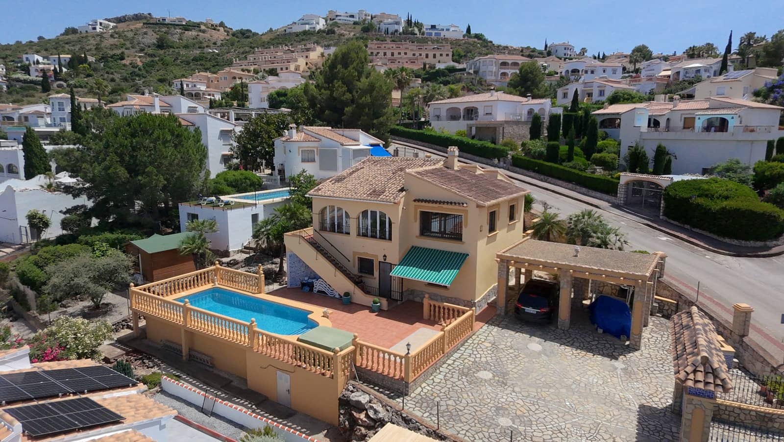 5 bedroom Villa for sale in Rafol de Almunia with pool - € 550,000 (Ref: 9927077)