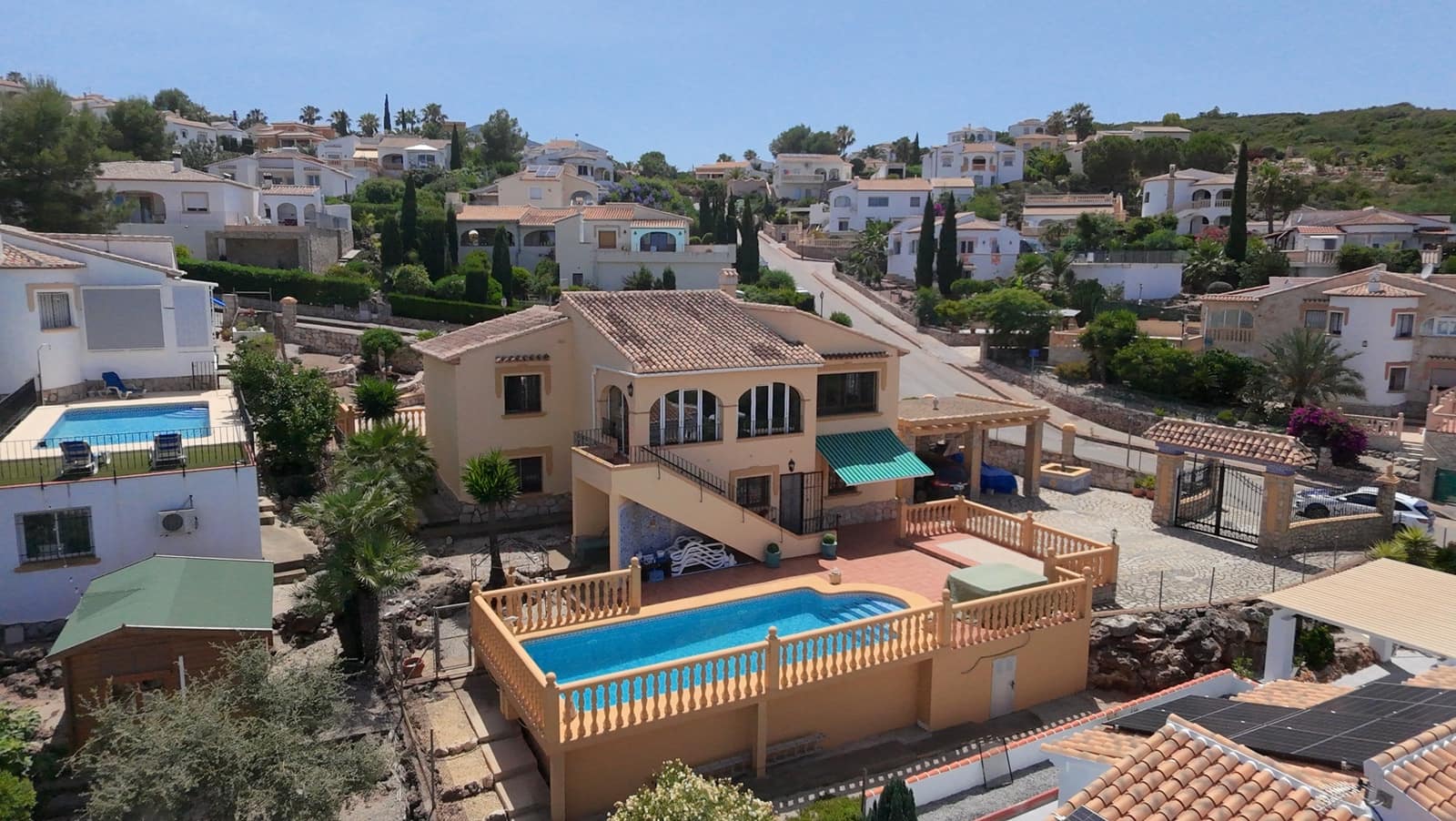 5 bedroom Villa for sale in Rafol de Almunia with pool - € 550,000 (Ref: 9927077)