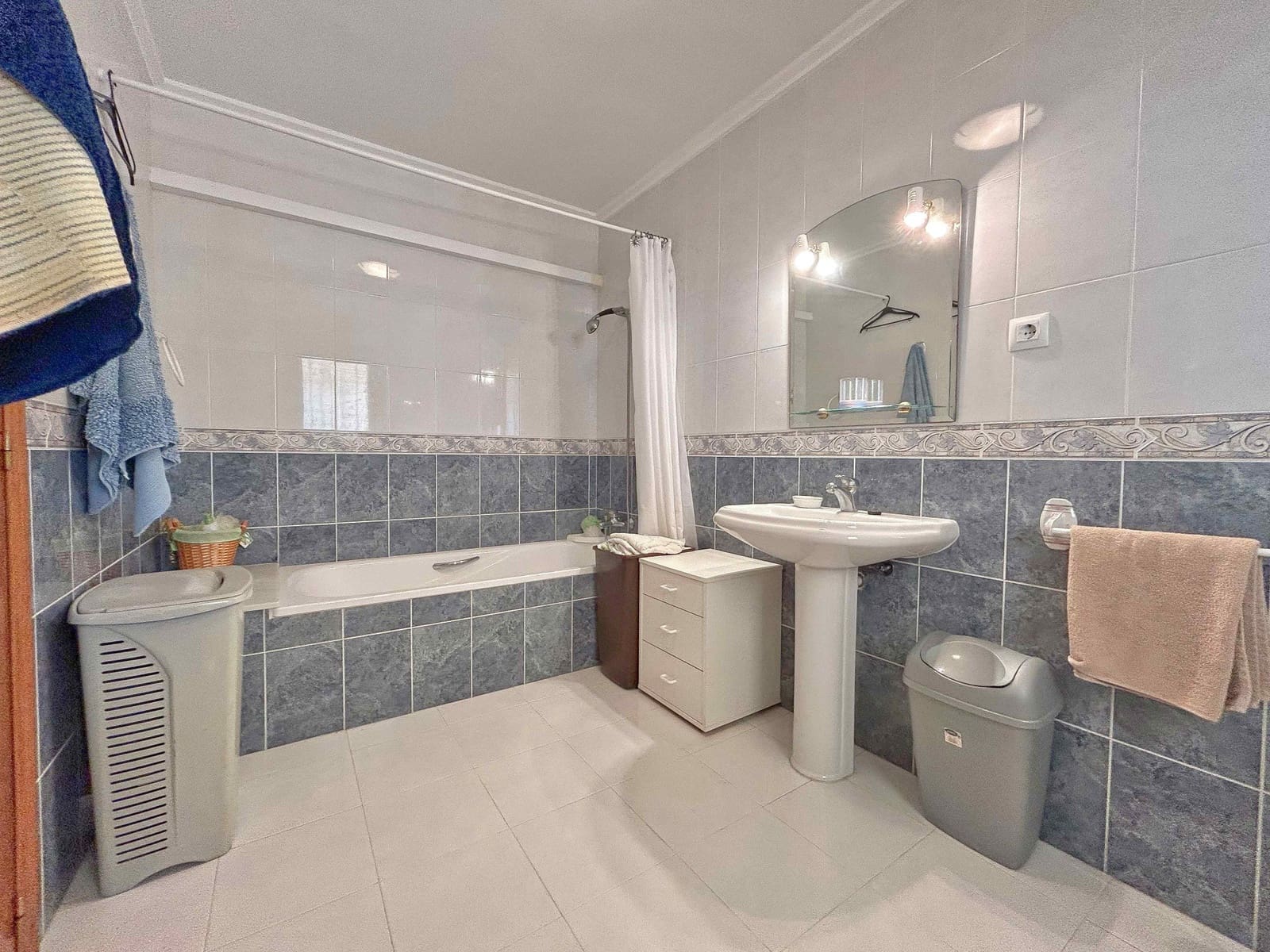 5 bedroom Villa for sale in Rafol de Almunia with pool - € 550,000 (Ref: 9927077)