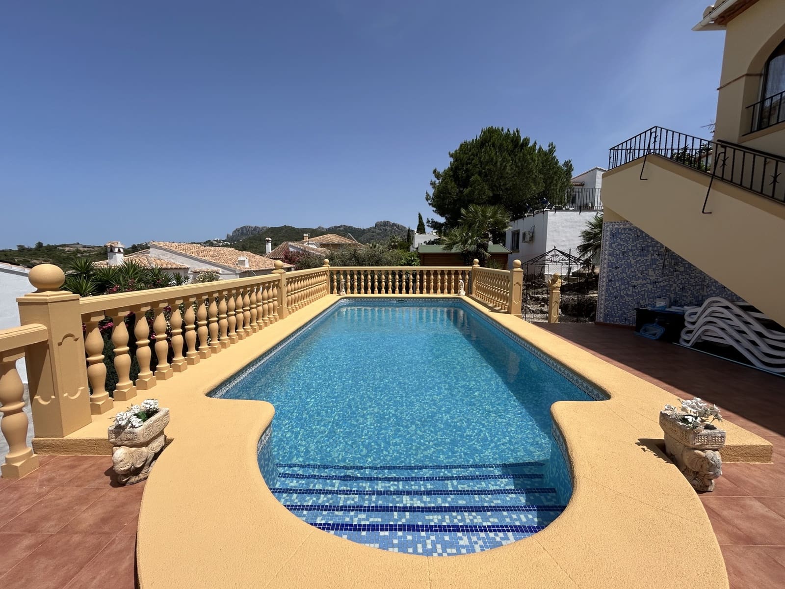 5 bedroom Villa for sale in Rafol de Almunia with pool - € 550,000 (Ref: 9927077)
