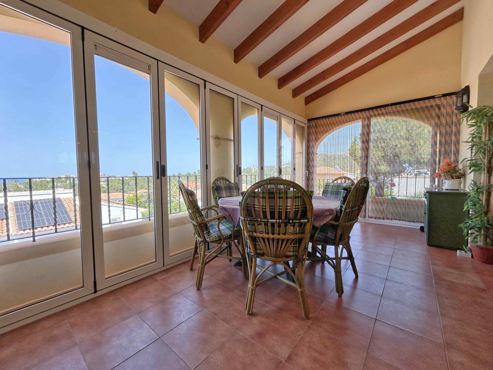 5 bedroom Villa for sale in Rafol de Almunia with pool - € 550,000 (Ref: 9927077)