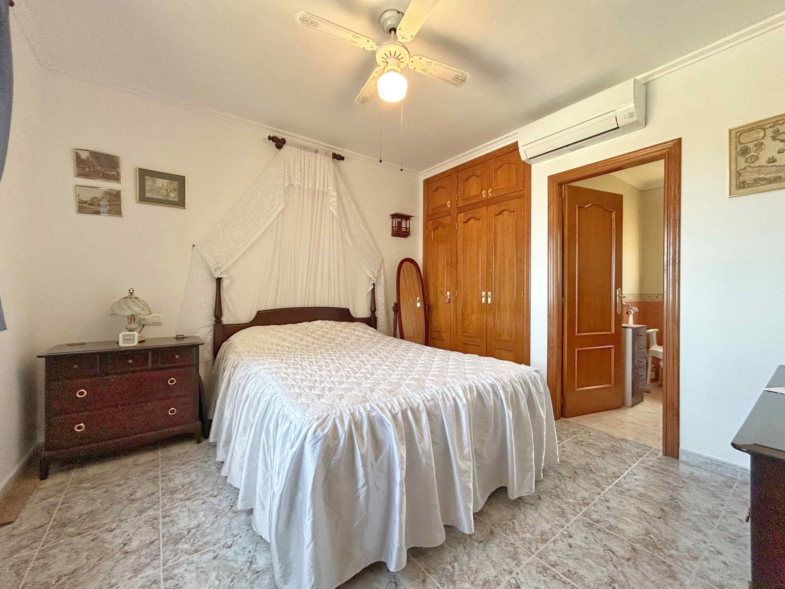 5 bedroom Villa for sale in Rafol de Almunia with pool - € 550,000 (Ref: 9927077)
