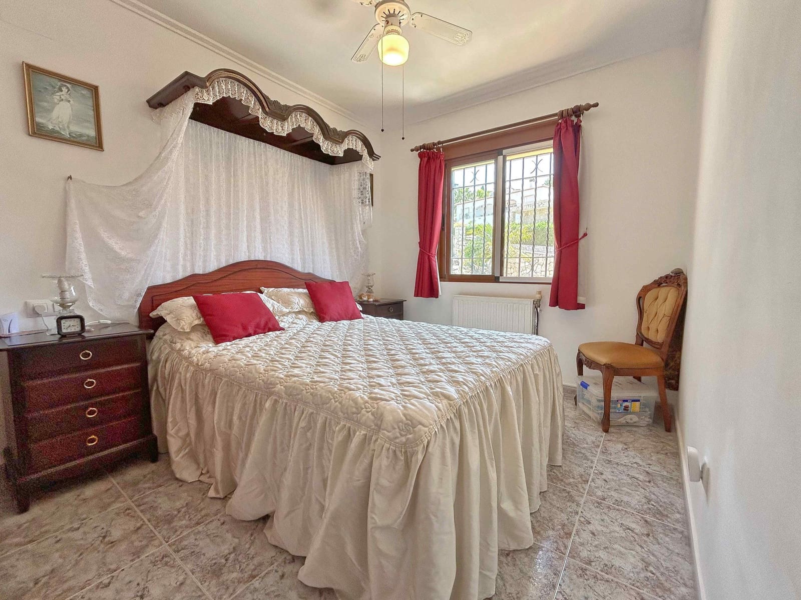 5 bedroom Villa for sale in Rafol de Almunia with pool - € 550,000 (Ref: 9927077)