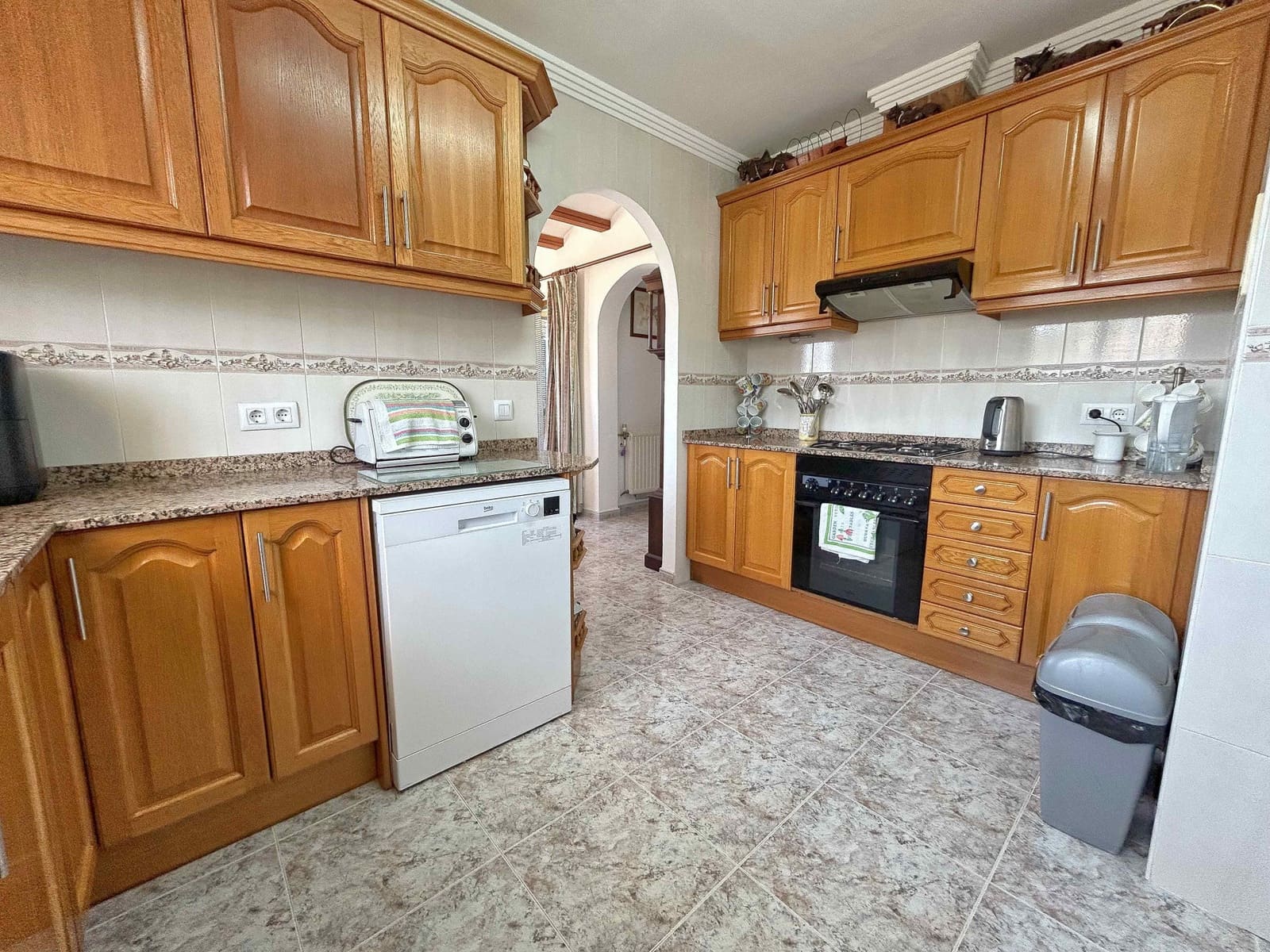 5 bedroom Villa for sale in Rafol de Almunia with pool - € 550,000 (Ref: 9927077)